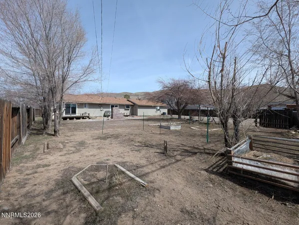 a view of a yard with a house