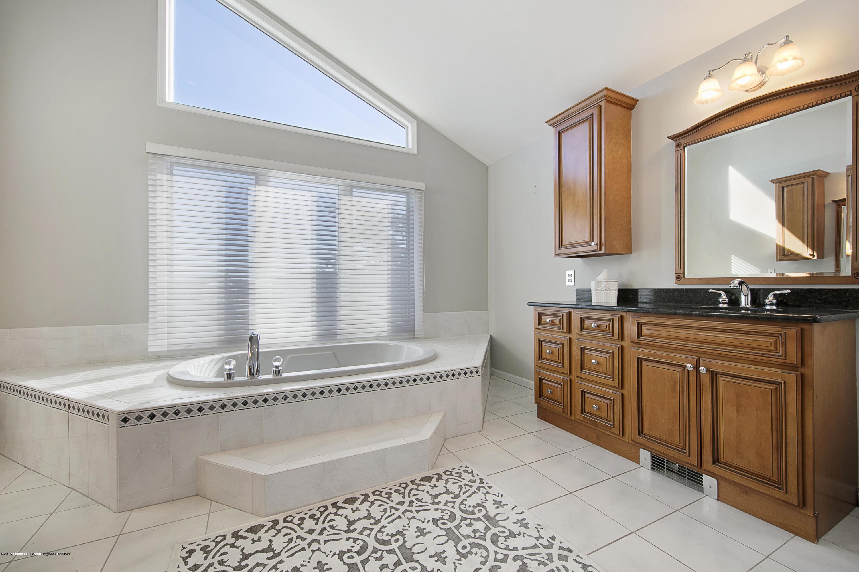 22 Gull Point Road Monmouth Beach, NJ 07750 - Photo 39 of 89 Master Bath