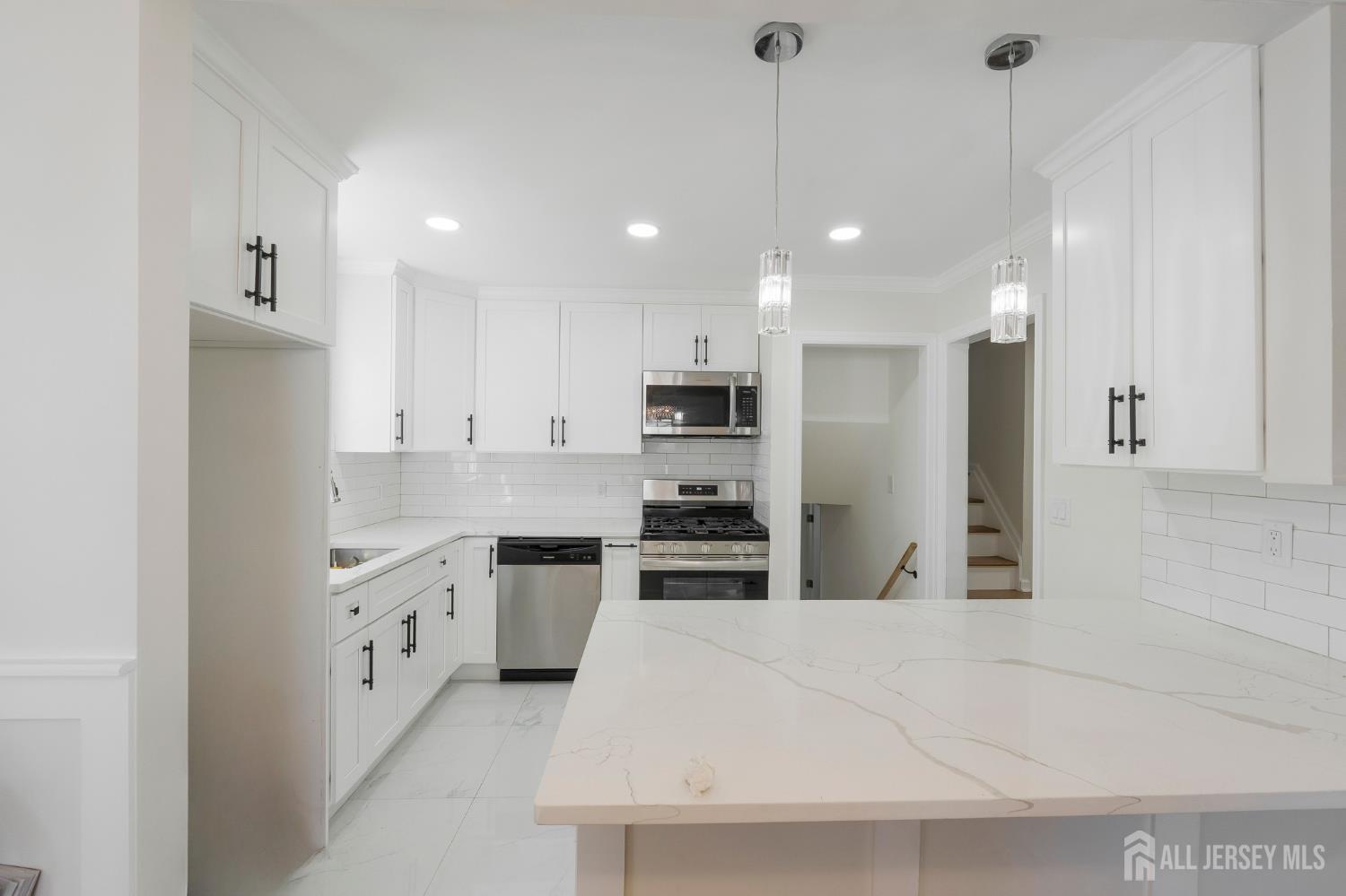 33 Larchmont Road Edison, NJ 08837 - Photo 8 of 25