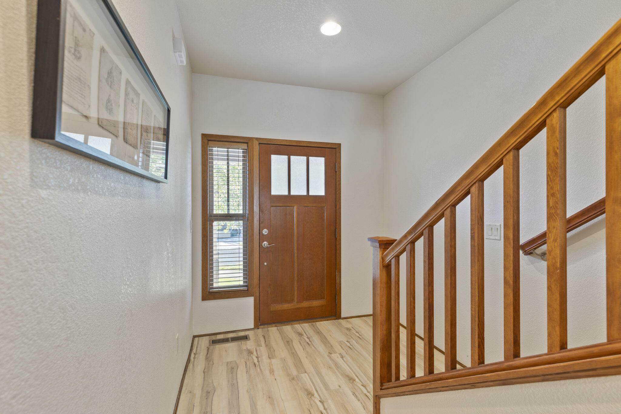 3126 Alameda Street, Unit 319 Medford, OR 97504 - Photo 3 of 48 Front Entry
