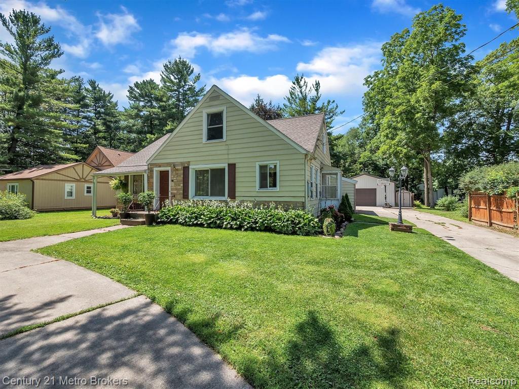 4421 Center Road Flint, MI 48506 - Photo 4 of 39 Gallery Image 4