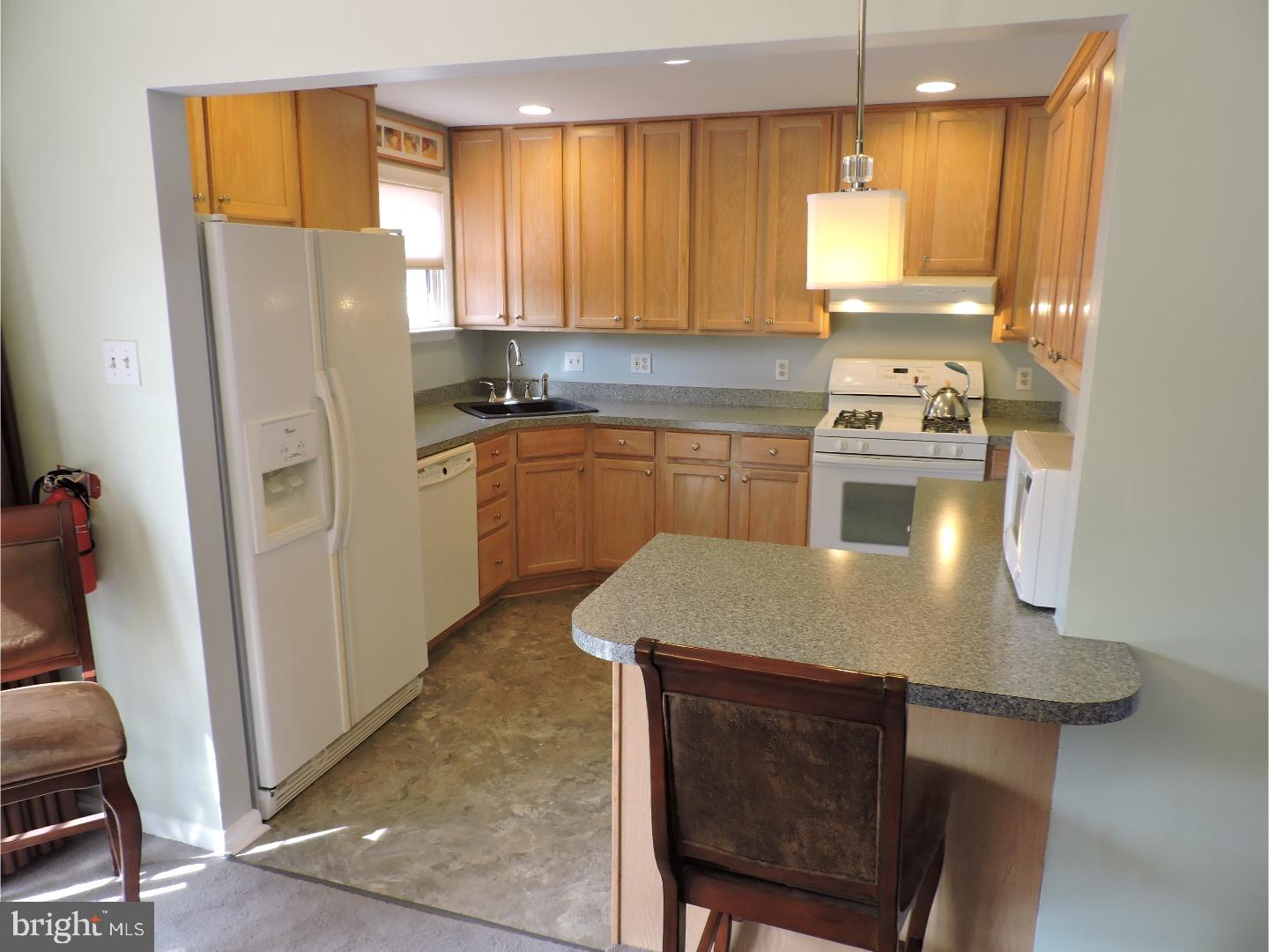 32 Linden Road Burlington, NJ 08016 - Photo 3 of 25