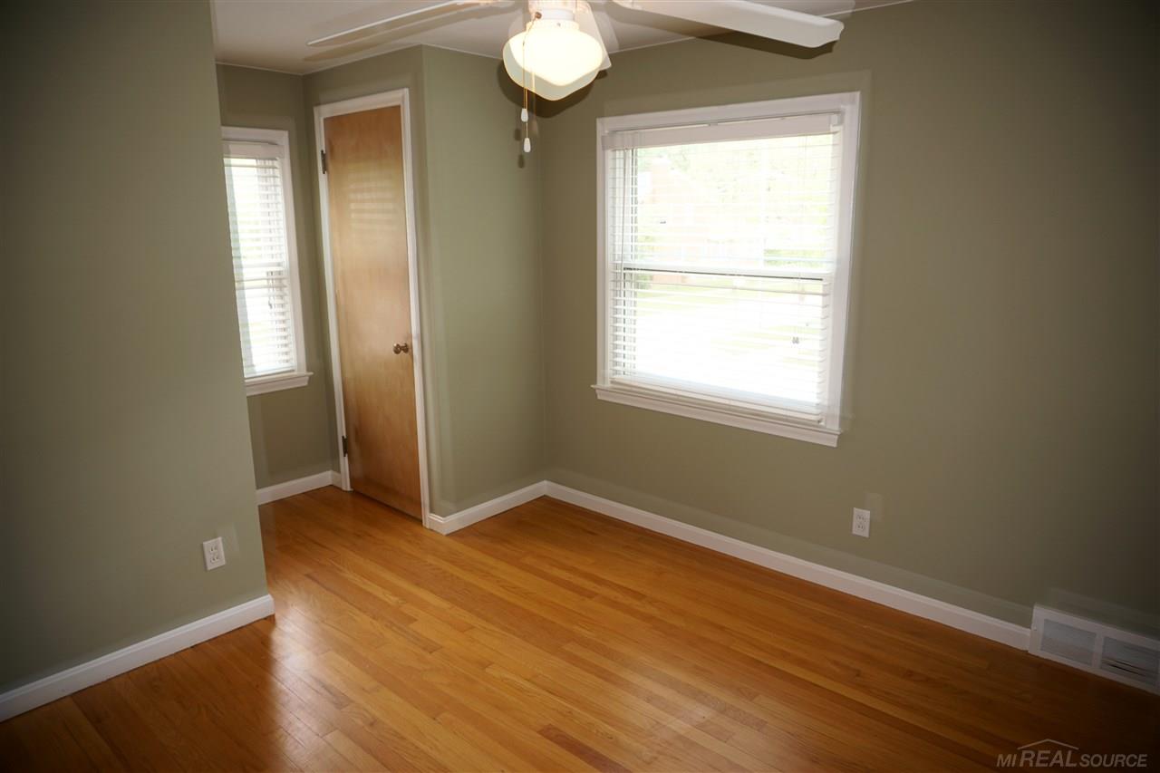 1913 Severn Road Grosse Pointe Woods, MI 48236 - Photo 14 of 24