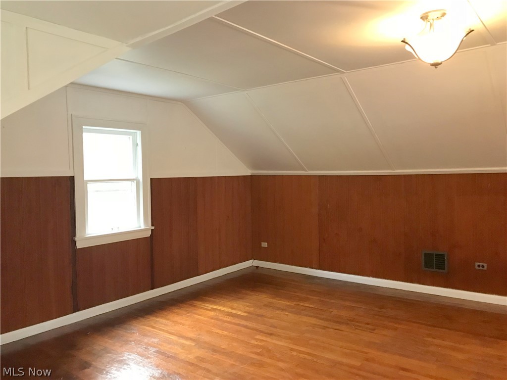 888 Montford Road Cleveland, OH 44121 - Photo 18 of 31