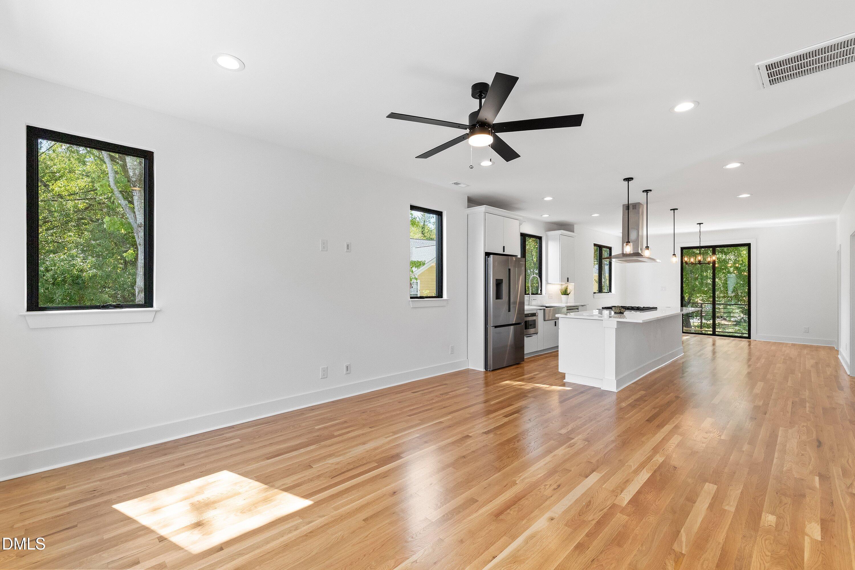 801 North Roxboro Street Durham, NC 27701 - Photo 20 of 85 LIVING ROOM