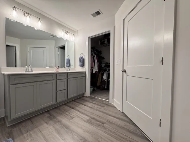 a en suite bathroom with a sink and mirror