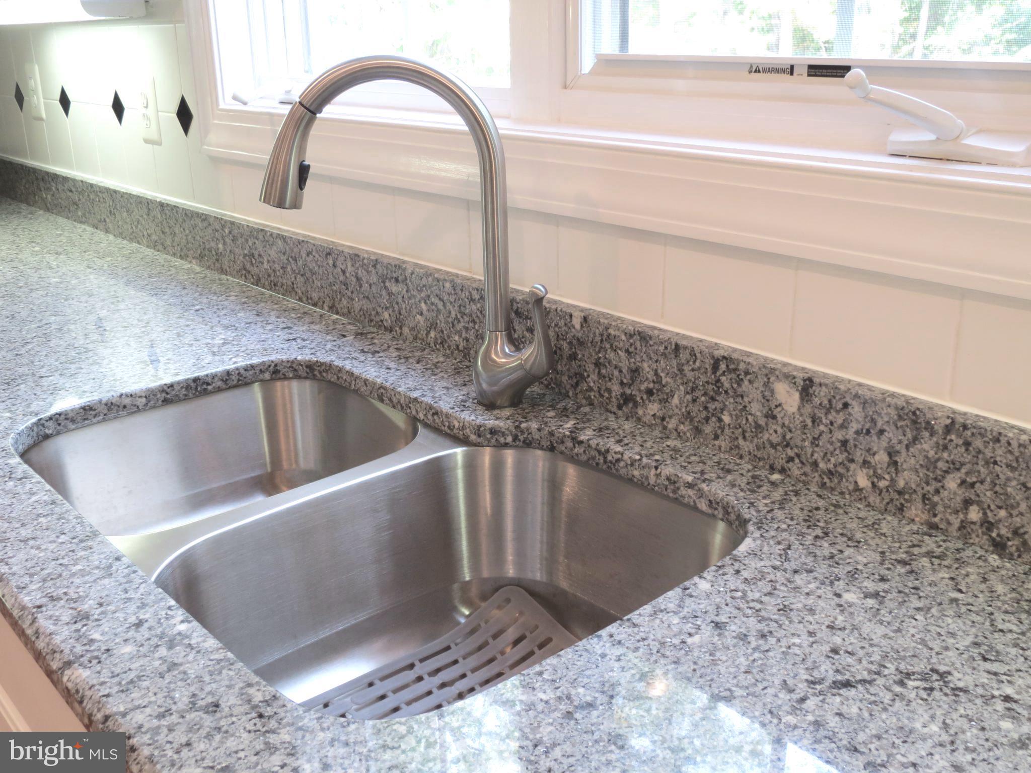 25119 Vista Ridge Road Laytonsville, MD 20882 - Photo 14 of 28 Brand new granite just installed 10/6/17!