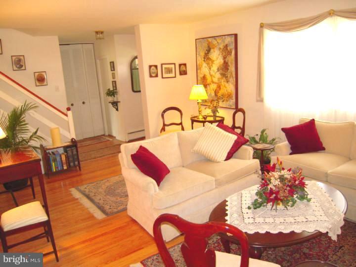 917 Jenifer Road Horsham, PA 19044 - Photo 3 of 19 Living Room