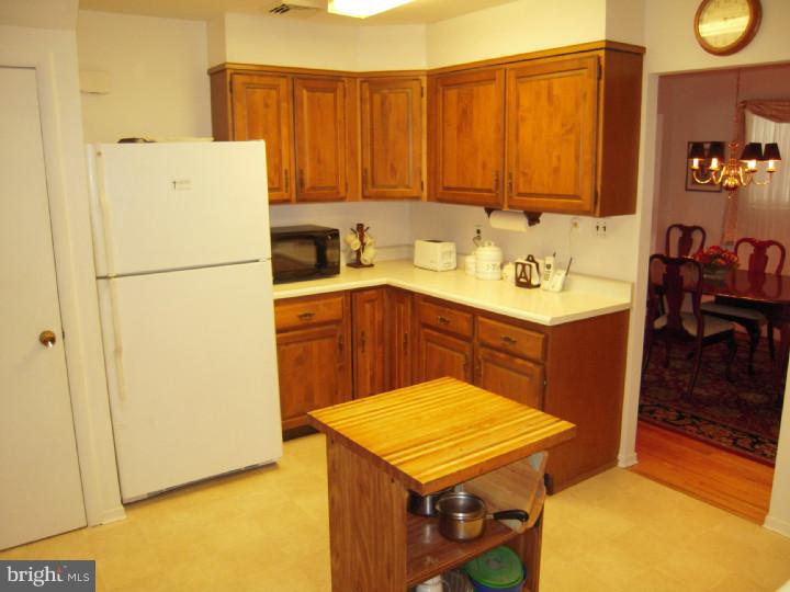 917 Jenifer Road Horsham, PA 19044 - Photo 5 of 19 Kitchen
