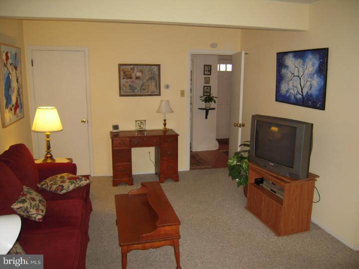 917 Jenifer Road Horsham, PA 19044 - Photo 6 of 19 Family Room