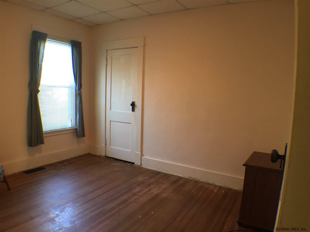 33 Central Taurus Road Schenectady, NY 12304 - Photo 12 of 25 Photo 12