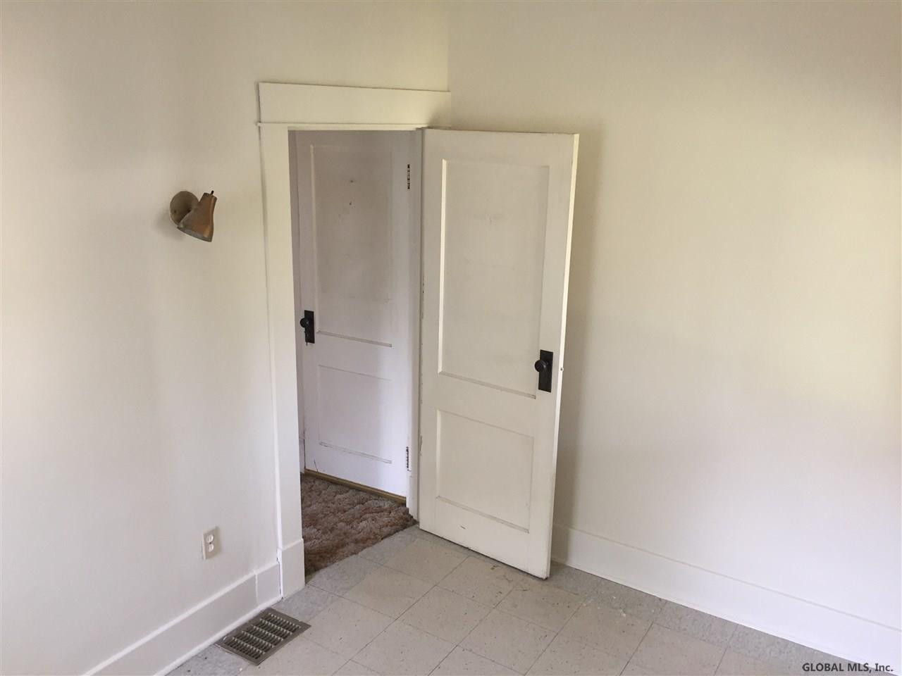 33 Central Taurus Road Schenectady, NY 12304 - Photo 13 of 25 Photo 13