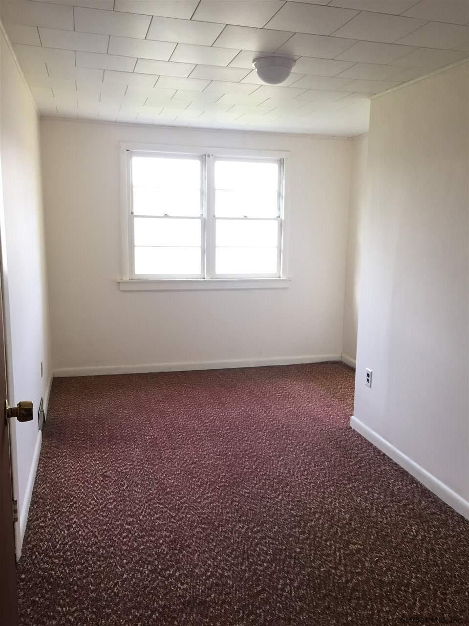 33 Central Taurus Road Schenectady, NY 12304 - Photo 17 of 25 Photo 17