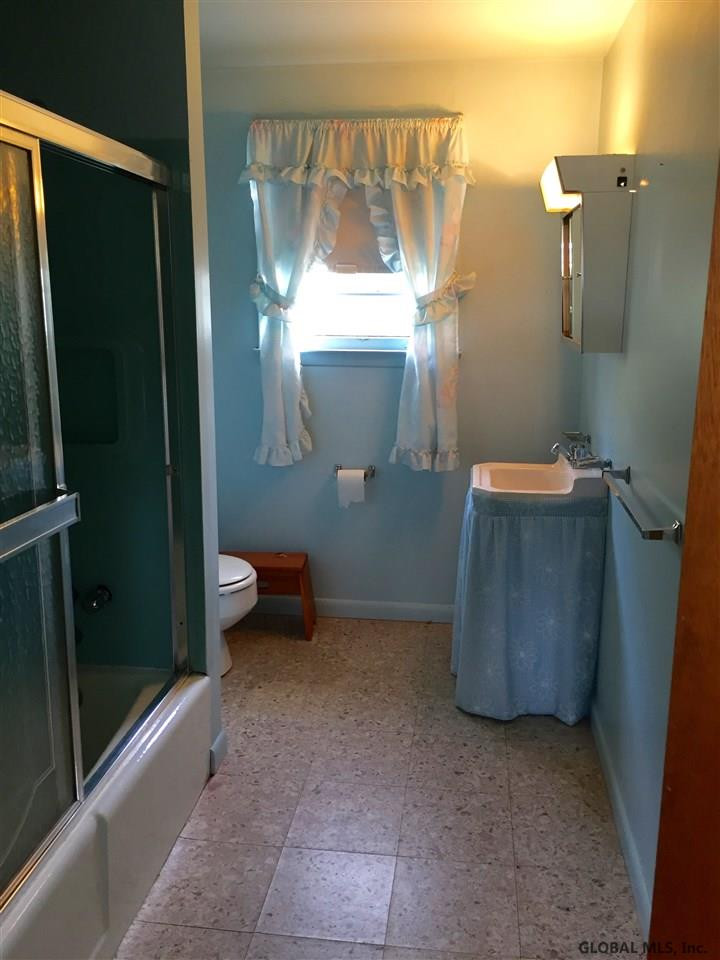 33 Central Taurus Road Schenectady, NY 12304 - Photo 18 of 25 Photo 18