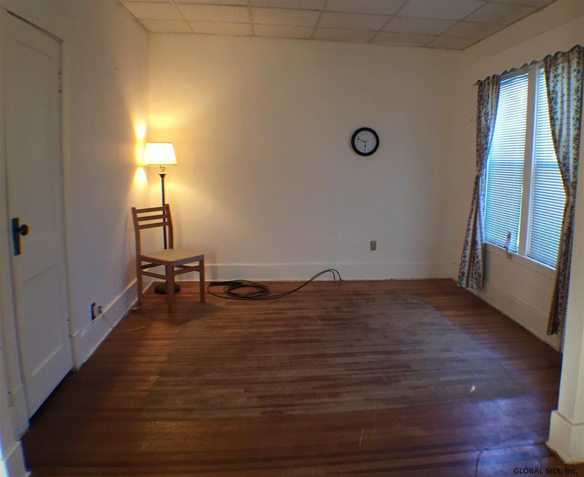 33 Central Taurus Road Schenectady, NY 12304 - Photo 5 of 25 Photo 5