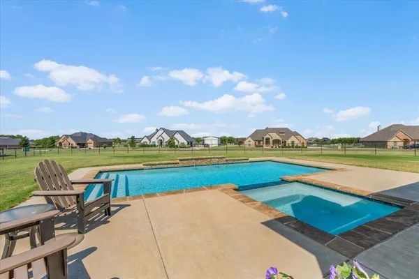$599,500 | 329 Palo Alto Drive, Springtown, TX 76082