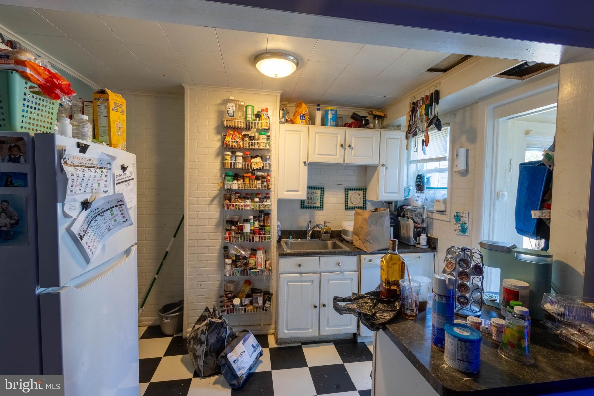 35 Kinship Road Baltimore, MD 21222 - Photo 5 of 15 a room with furniture a rug and a window