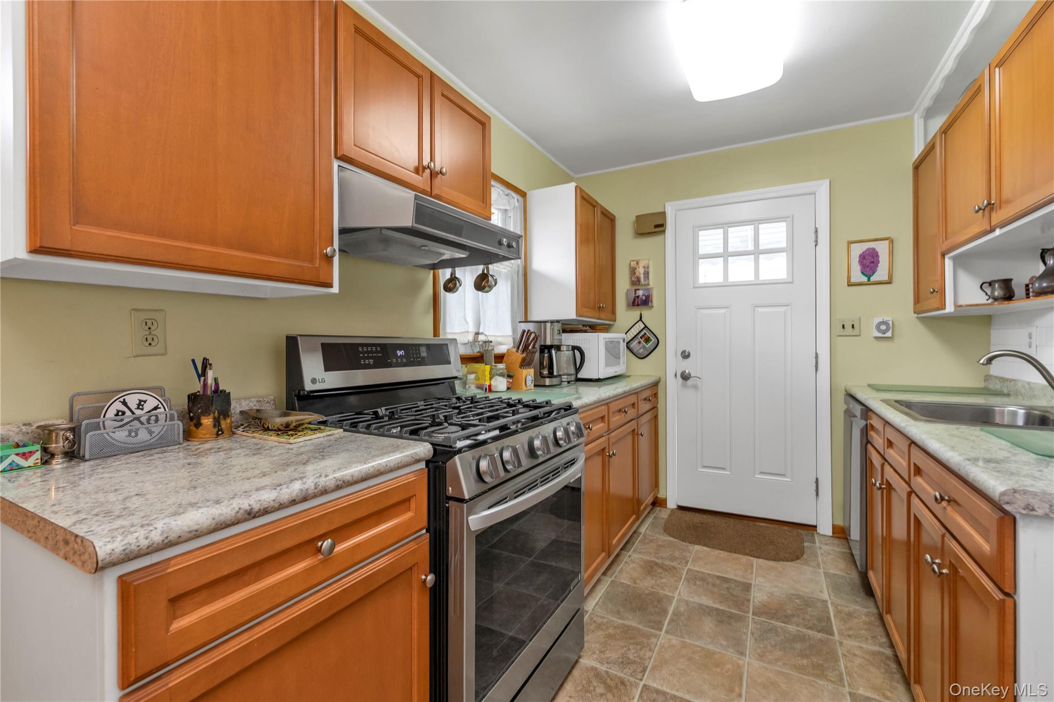 133 Judith Lane Valley Stream, NY 11580 - Photo 6 of 18