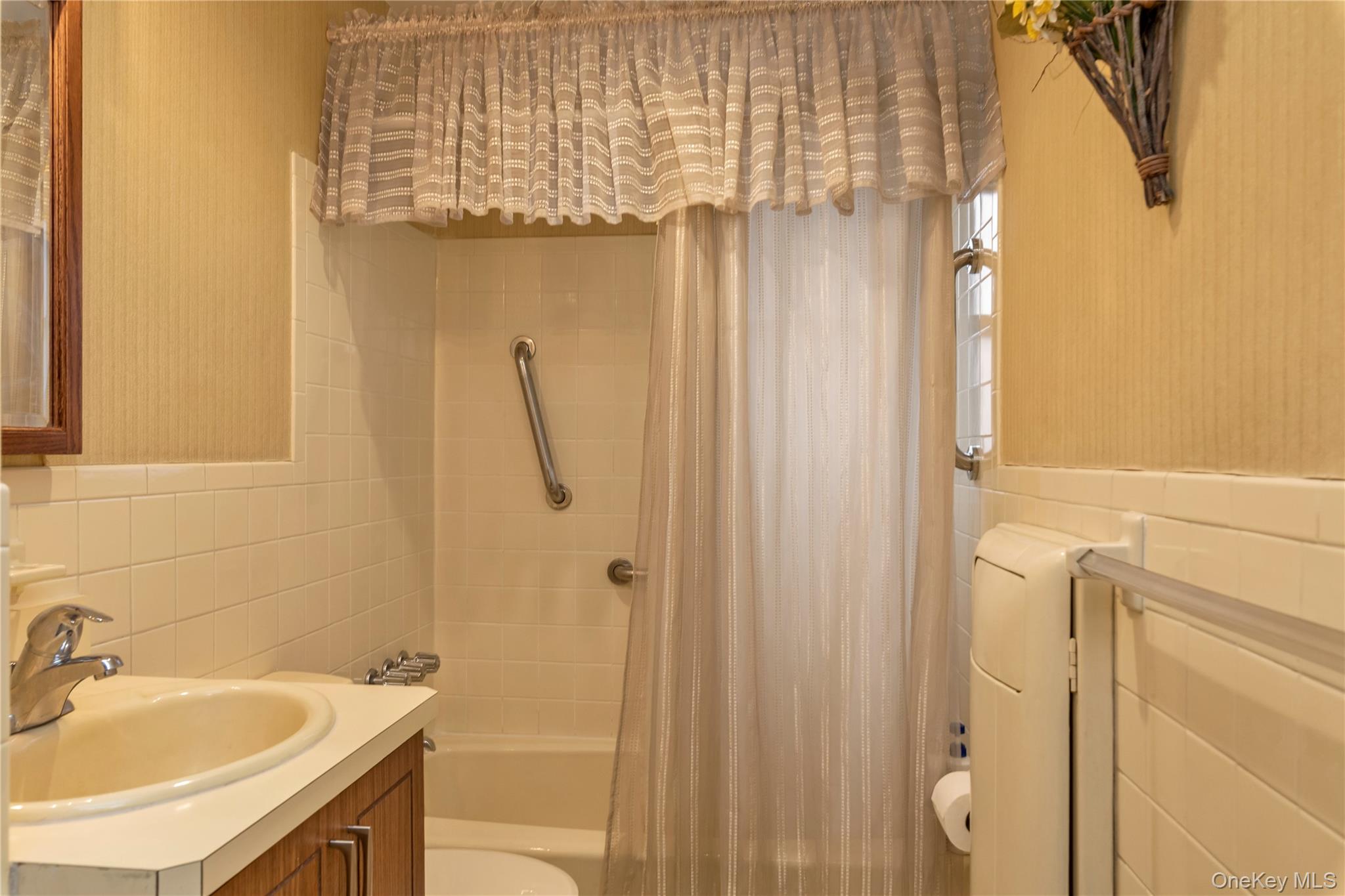 133 Judith Lane Valley Stream, NY 11580 - Photo 9 of 18