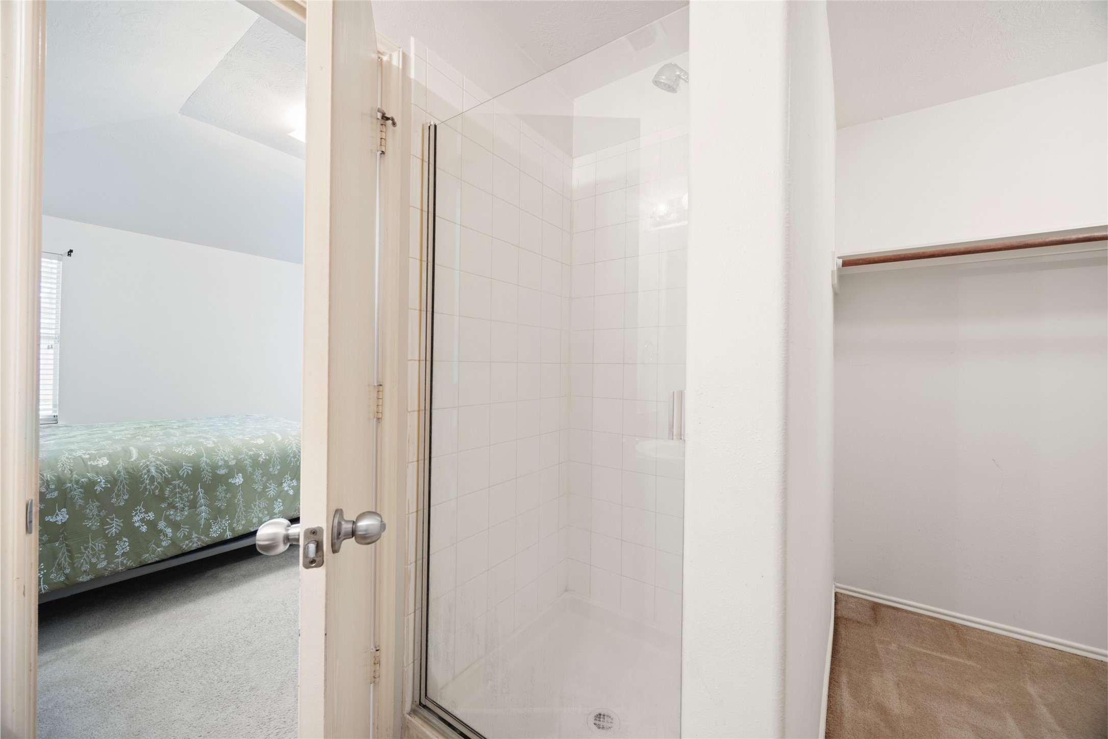 15926 Colonial Bridge Lane Houston, TX 77073 - Photo 16 of 27 a view of a bathroom from a hallway