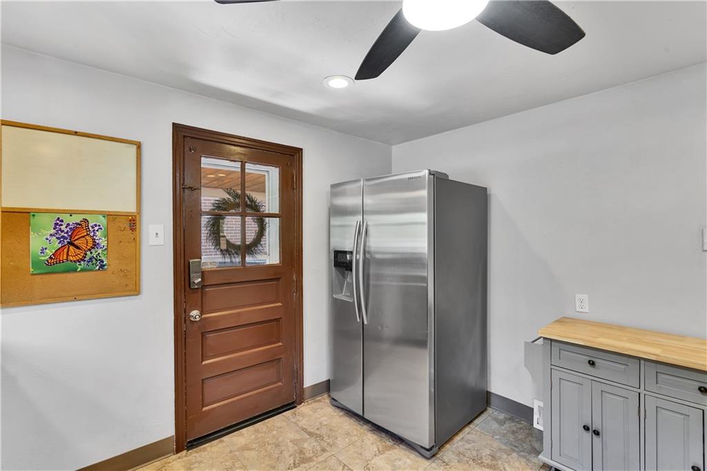 1117 Broughton Road Pittsburgh, PA 15236 - Photo 10 of 37 Kitchen