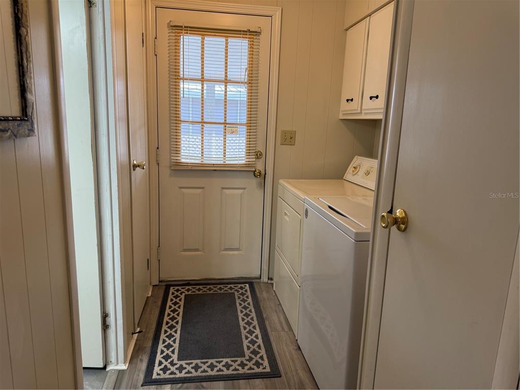 8010 Highpoint Boulevard Brooksville, FL 34613 - Photo 4 of 32 a bathroom with a sink and a shower