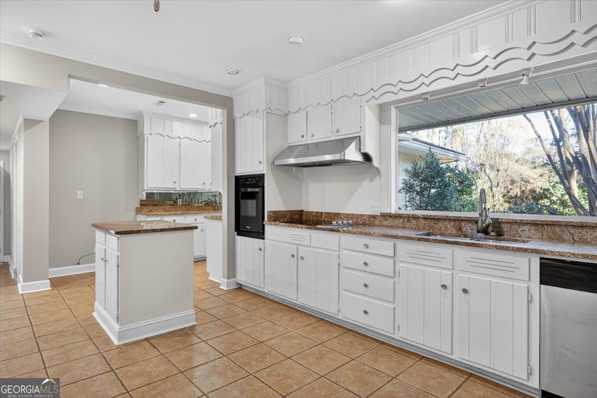 4555 Old Club Road Macon, GA 31210 - Photo 11 of 38 a kitchen with granite countertop white cabinets and white appliances