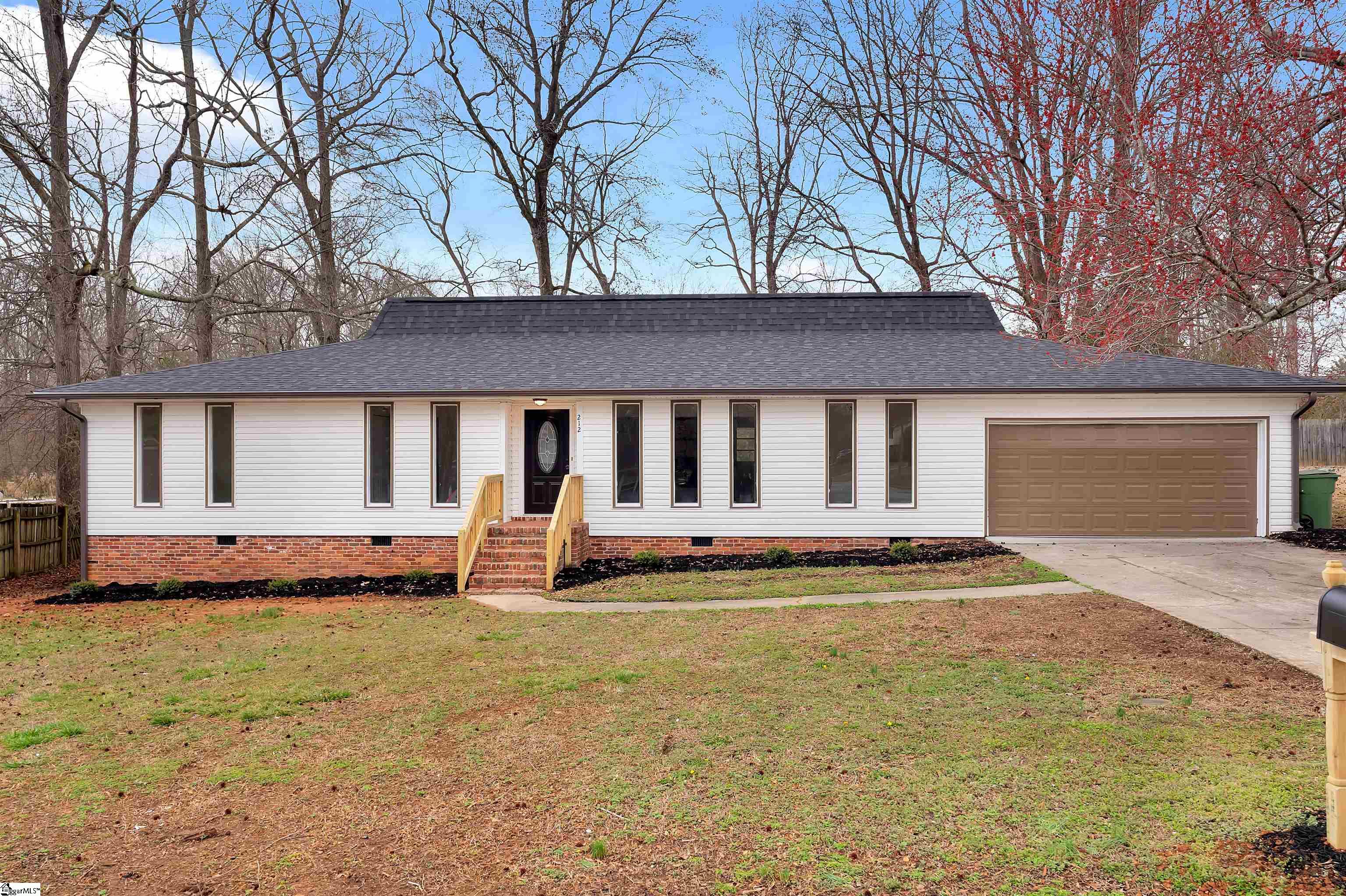 212 Barrett Drive Mauldin, SC 29662 - Photo 2 of 28