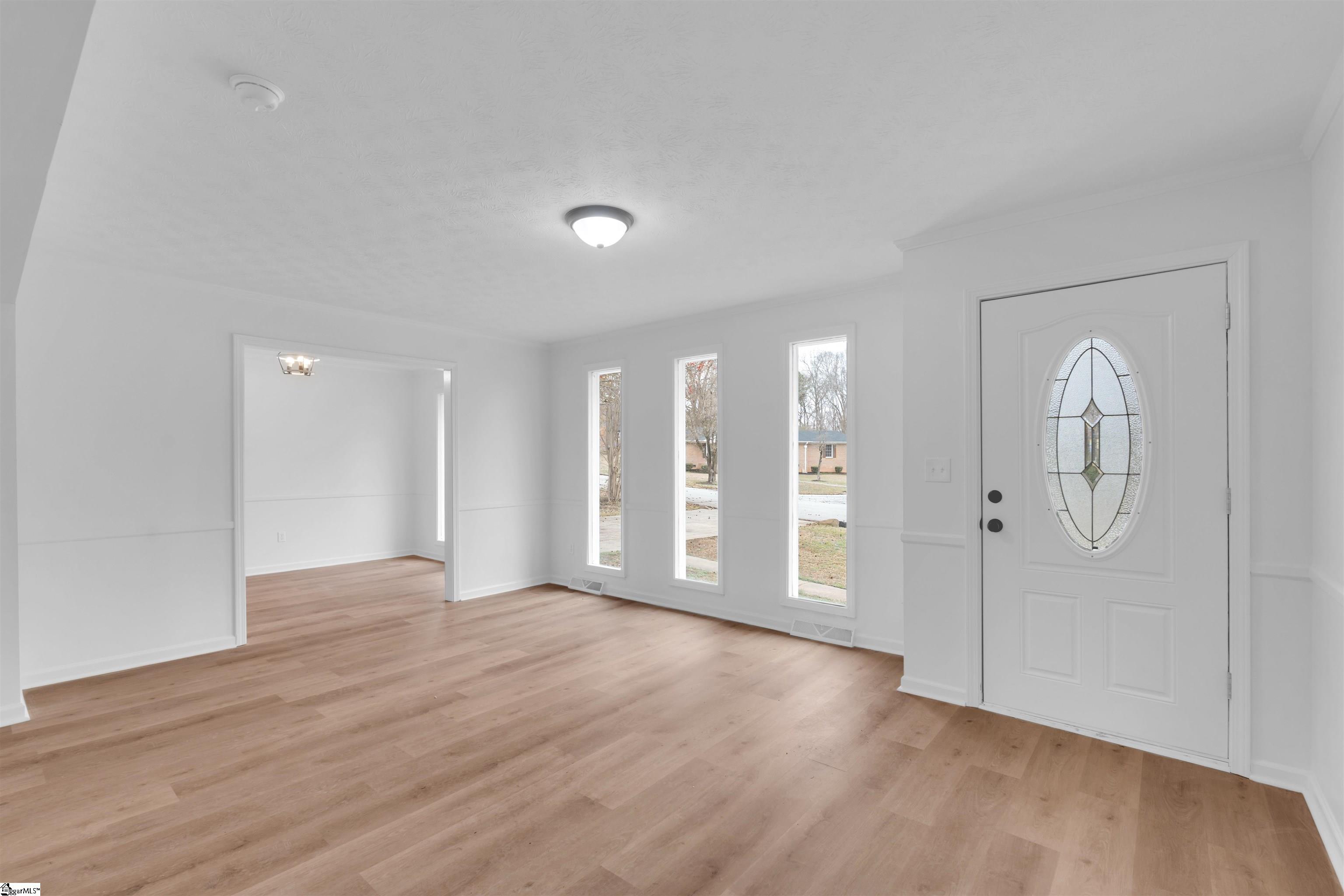 212 Barrett Drive Mauldin, SC 29662 - Photo 5 of 28