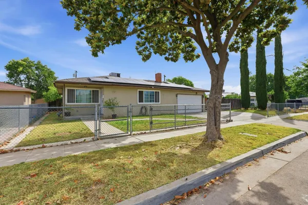 $360,000 | 4867 East Leisure Avenue, Fresno, CA 93727
