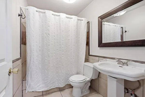 $360,000 | 4867 East Leisure Avenue, Fresno, CA 93727