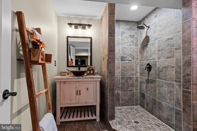 $1,100,000 | 105 Sassafras Drive, Kennett Square, PA 19348