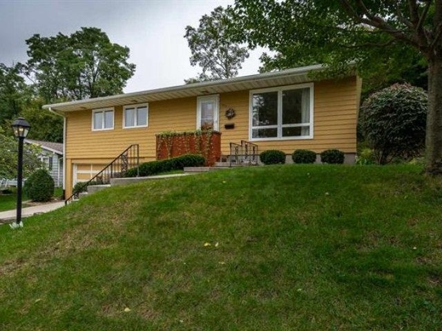 418 Red Fox Road Southeast Cedar Rapids, IA 52403 - Photo 2 of 34 Gallery Image 2