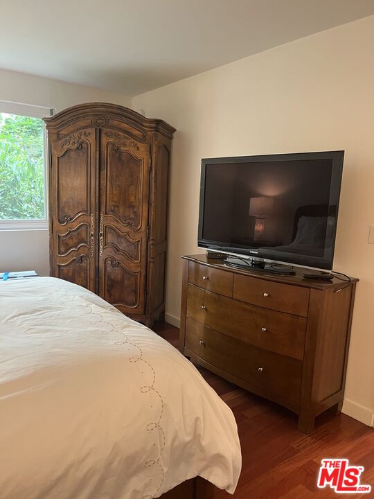 10655 Wilshire Boulevard, Unit 201 Los Angeles, CA 90024 - Photo 18 of 21 a bedroom with a bed and a flat screen tv