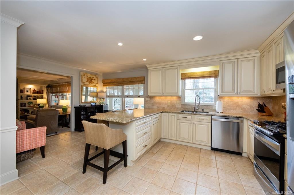 4124 Crossgate Road Charlotte, NC 28226 - Photo 18 of 36 Gallery Image 18
