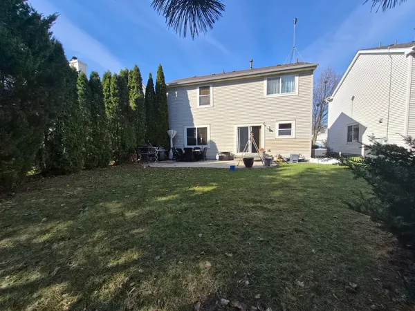 a view of a house with a backyard