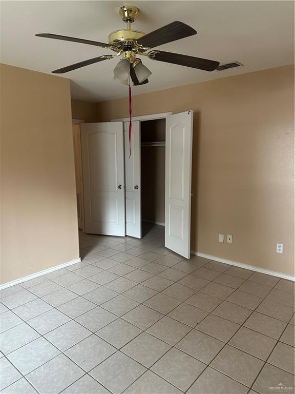 1213 Prosperity Drive, Unit D Edinburg, TX 78541 - Photo 4 of 10 a view of a livingroom and a chandelier fan