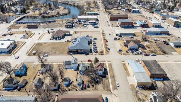 $146,000 | 405 2nd Street Northeast, Valley City, ND 58072