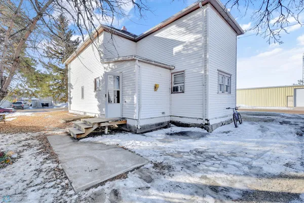 $146,000 | 405 2nd Street Northeast, Valley City, ND 58072