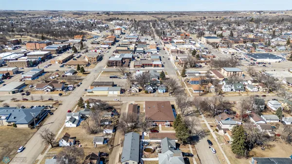 $146,000 | 405 2nd Street Northeast, Valley City, ND 58072
