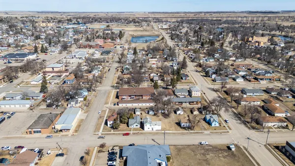 $146,000 | 405 2nd Street Northeast, Valley City, ND 58072
