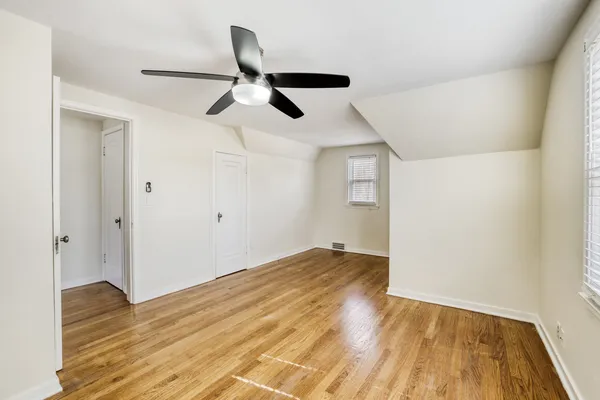 $2,800 | 626 North Hough Street, Barrington, IL 60010