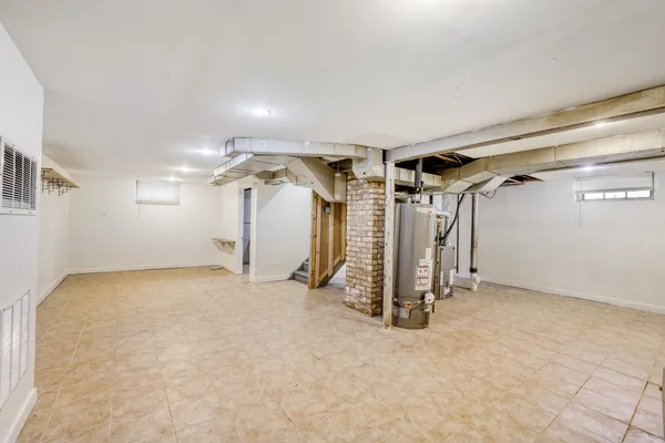 $2,800 | 626 North Hough Street, Barrington, IL 60010