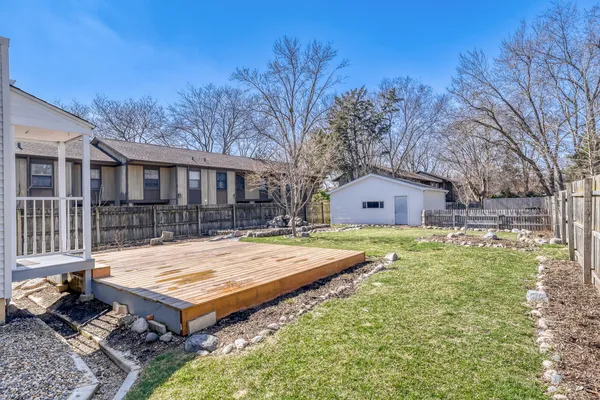 $2,800 | 626 North Hough Street, Barrington, IL 60010