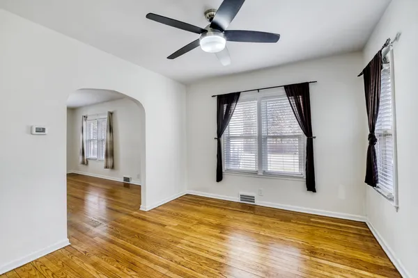 $2,800 | 626 North Hough Street, Barrington, IL 60010