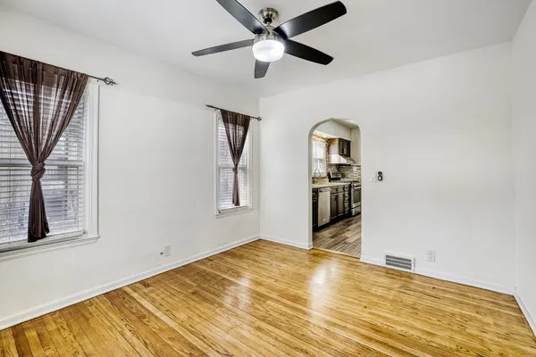 $2,800 | 626 North Hough Street, Barrington, IL 60010