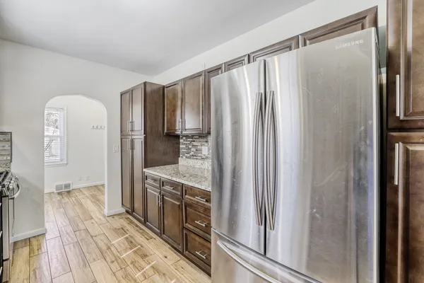 $2,800 | 626 North Hough Street, Barrington, IL 60010