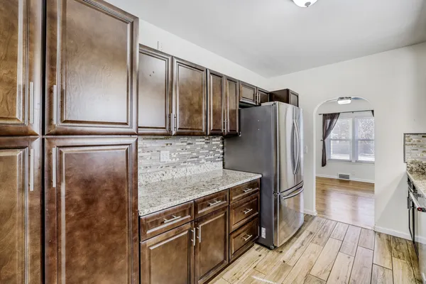 $2,800 | 626 North Hough Street, Barrington, IL 60010