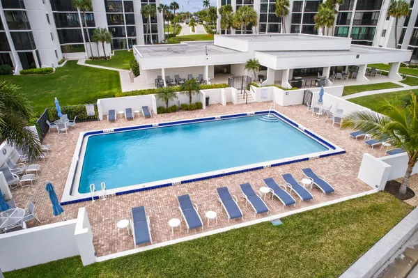 $1,150,000 | 19800 Sandpointe Bay Drive, Unit 607, Tequesta, FL 33469