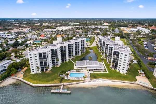 $1,150,000 | 19800 Sandpointe Bay Drive, Unit 607, Tequesta, FL 33469